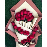 БУКЕТИ И ЦВЕТЯ ЗА ОСМИ МАРТ