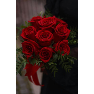 9 червени рози за романтична изненада | Доставка в София