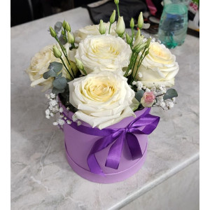 Луксозна кутия „Бяла симфония“ със селектирани бели рози